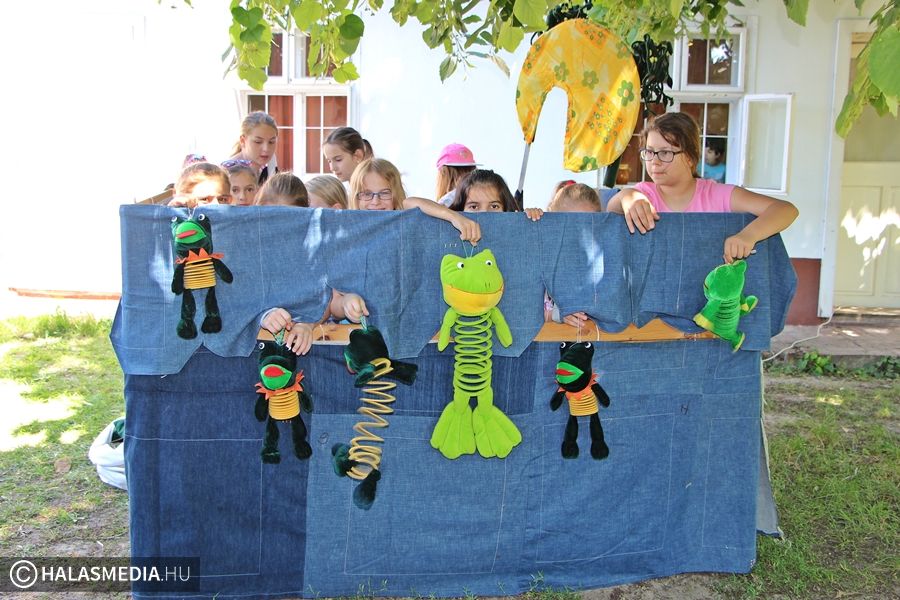 Bábozással telt a nap