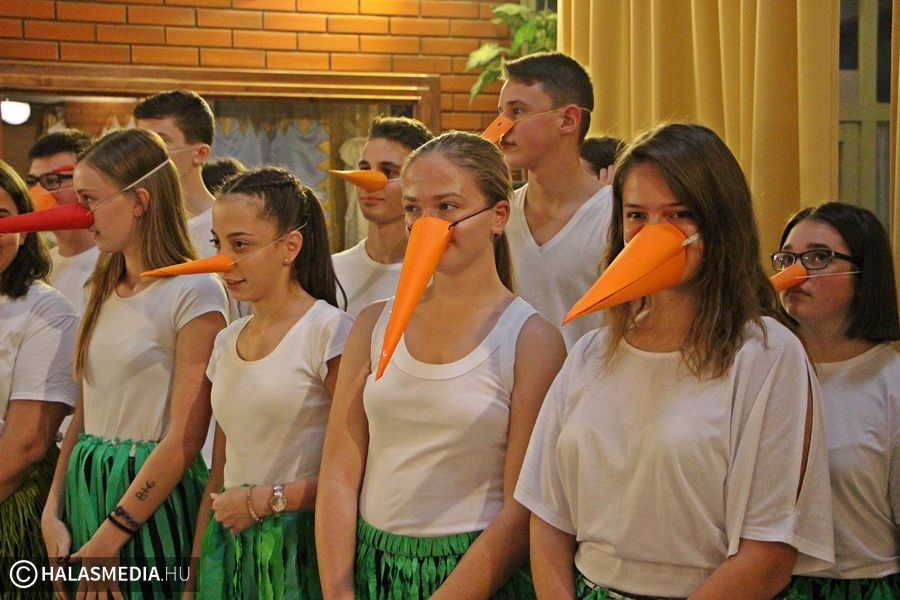 Sok-sok kacagás a bibós gólyabálon (galéria)