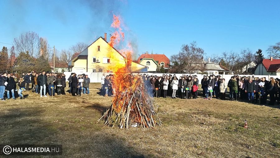 Télűző máglyát gyújtottak a bibósok (galéria)