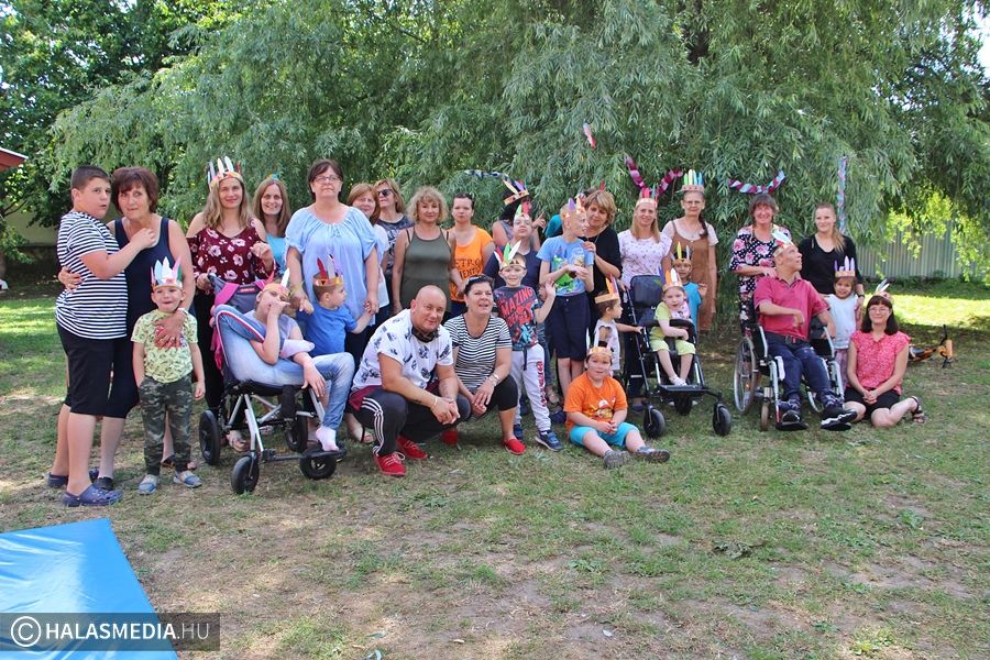 (►) Cowboyok és indiánok kalandjai