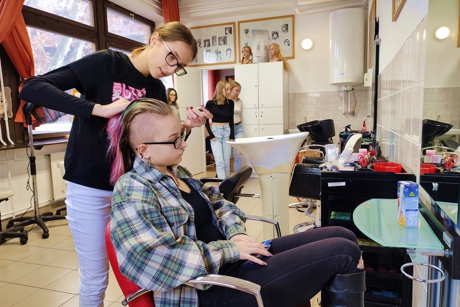 (►) Várják a tanulni vágyókat