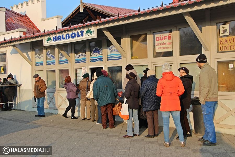 Jól fogy a hal és a szaloncukor