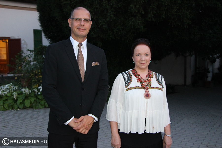 Nyújtsd ki mennyből