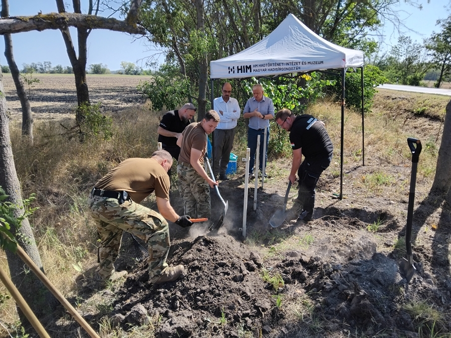 81 év után hazatér a magyar katona - exhumálás volt Harkakötönyben