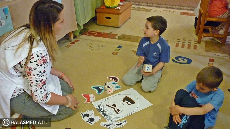 Rákaptak az óvónők a játékkészítésre