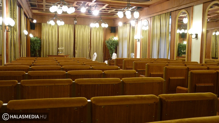 Modernizálnák a házasságkötő termet