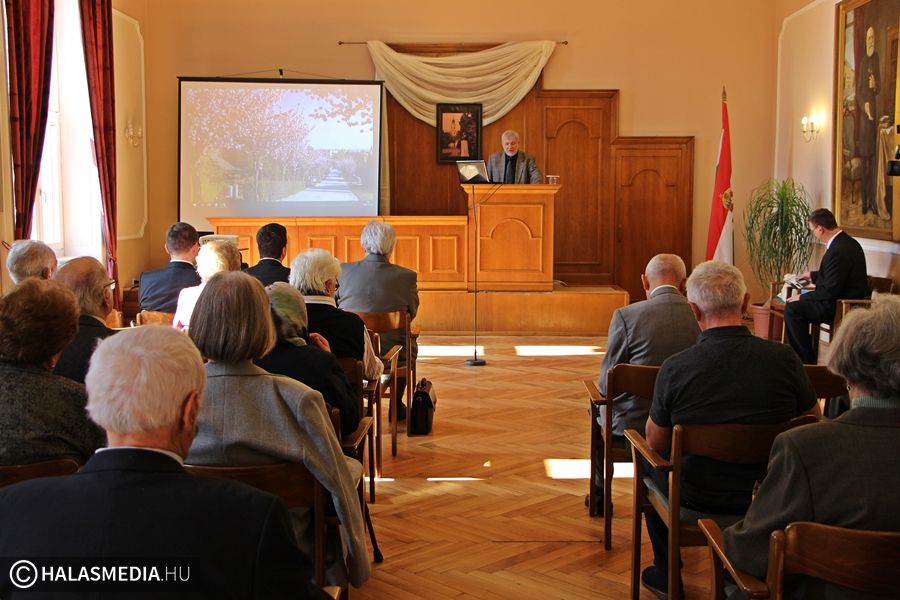 Emlékkonferencia neves előadókkal