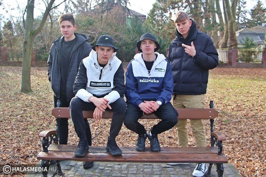 Saját a szöveg, saját a zene