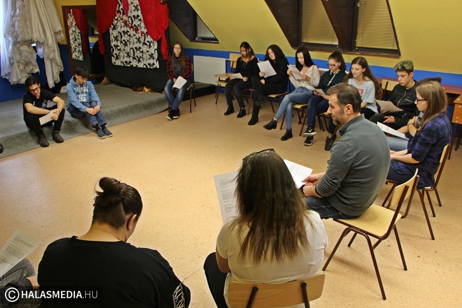 Szakemberek fejlesztik a színészpalántákat