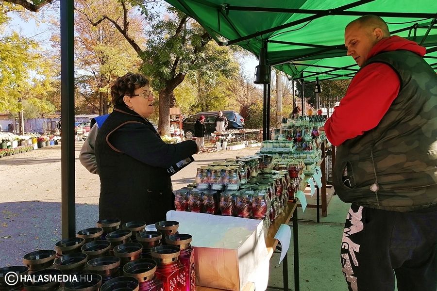 Már most sokan mennek a temetőkbe