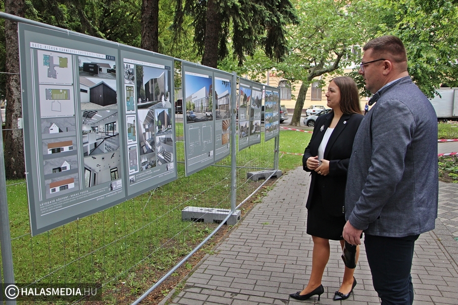 Építészeti kiállítás nyílt Halas központjában