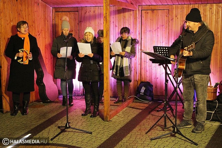 Gyertyagyújtás az evangélikusok műsorával