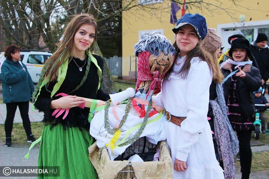 (►) Jelmezes télűzés Balotaszálláson