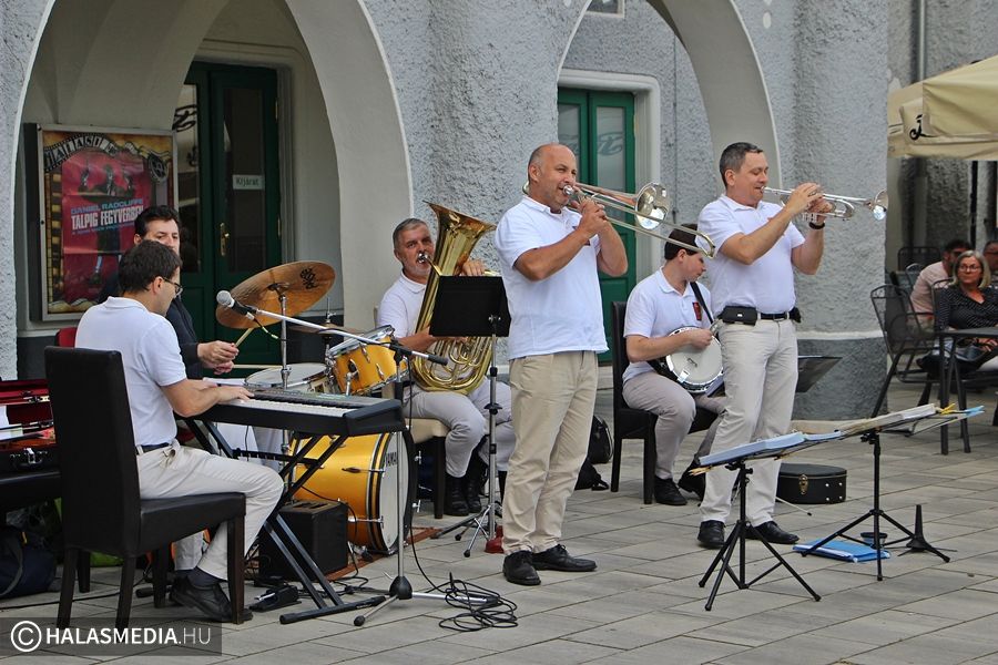 Hamisítatlan New Orleansi dallamok a főtéren