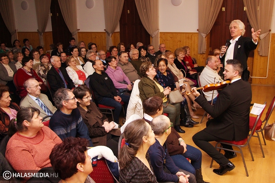 (►) Buch Tibor és barátai Halason nótáztak