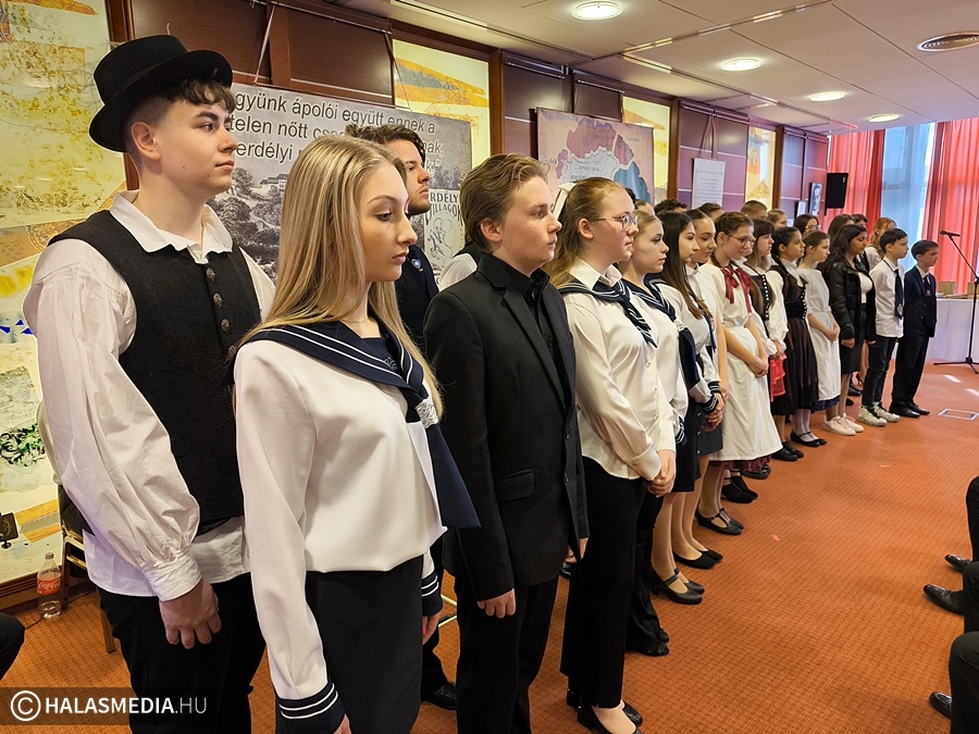 (►) Középpontban az erdélyi irodalom