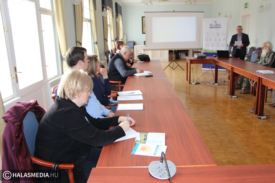 Klímatanácskozás Halason
