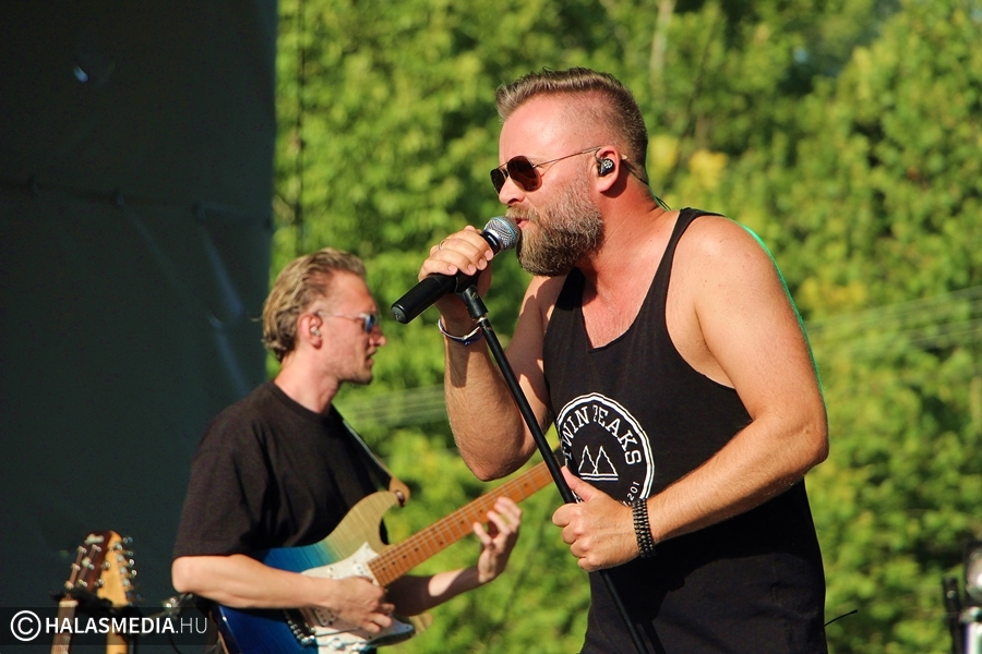 „Nagyon sok helyre hívnak bennünket”