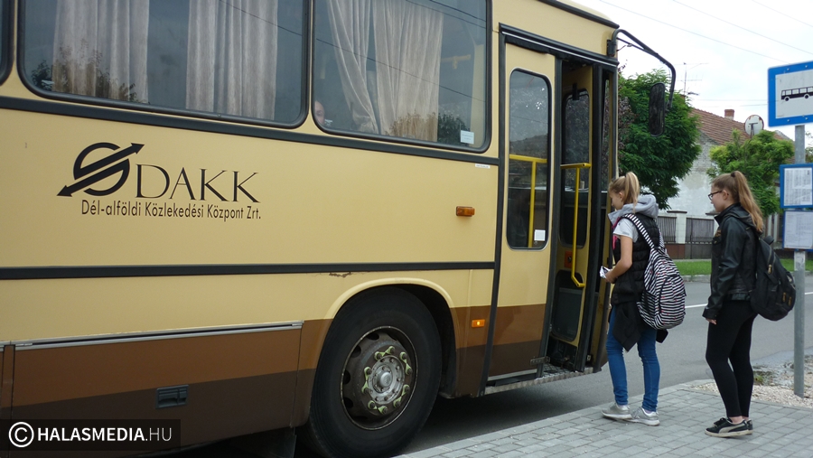 Térköveztetnék a sáros buszmegállókat