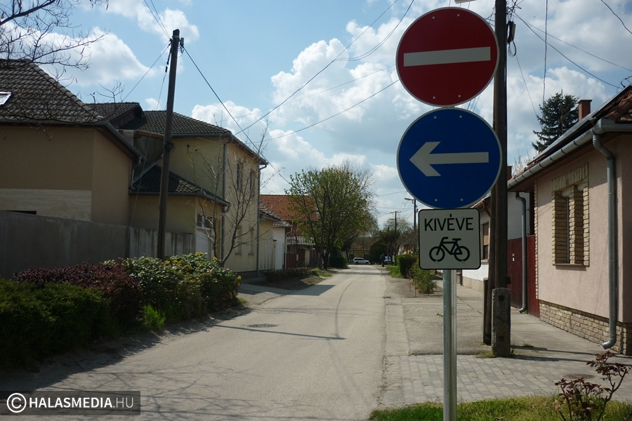 Egyirányú lett a Kalap utca