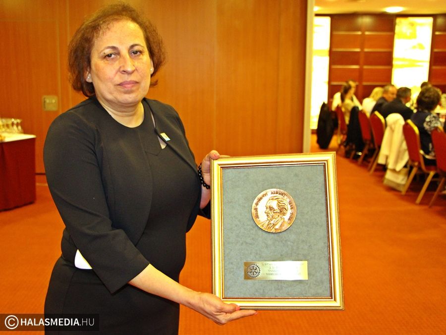 (►) Rangos elismerés a halasi rotarystáknak