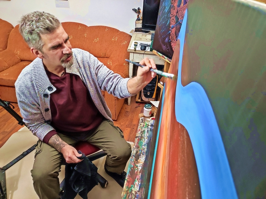 Csipkecsodák és színes trafószekrények