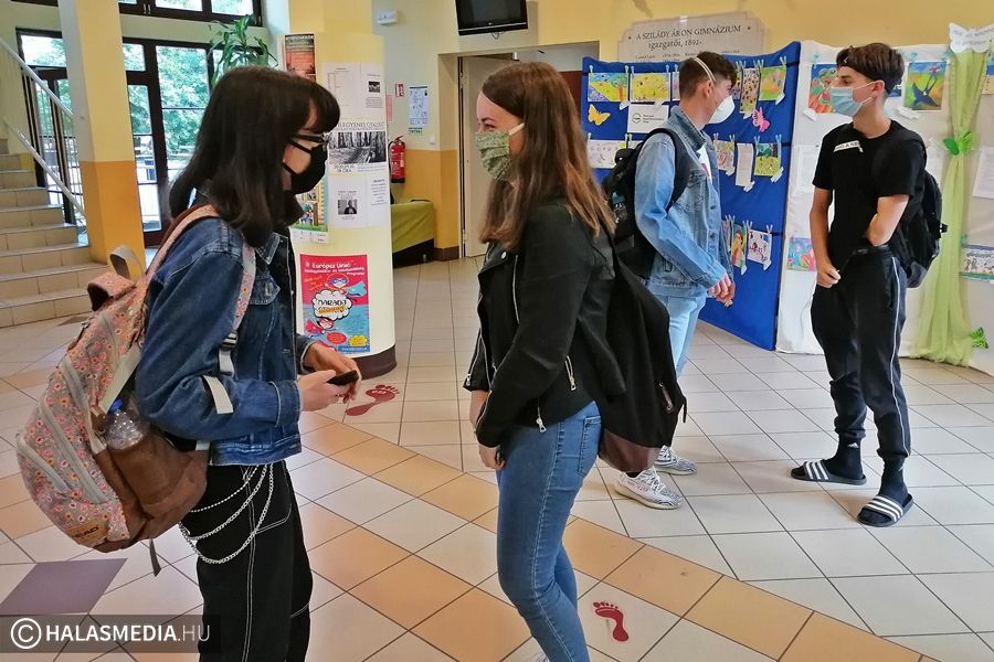 (►) Vigyáznak egymás egészségére a halasi középiskolások