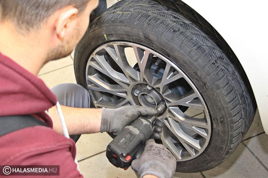 Most már nagyon ideje abroncsot cseréltetni!