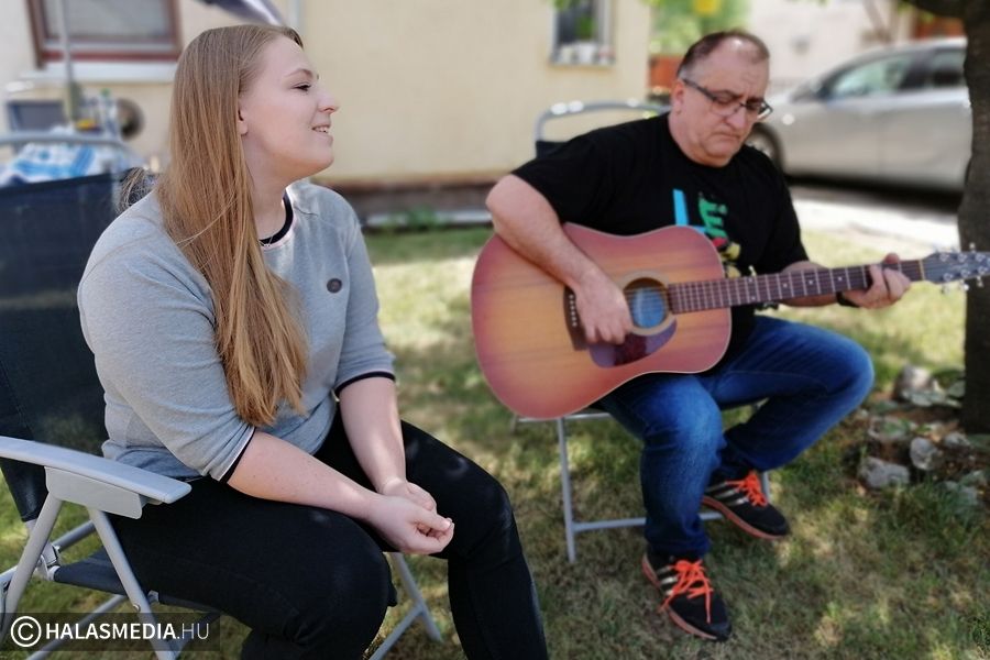 Apa-lánya örömzene