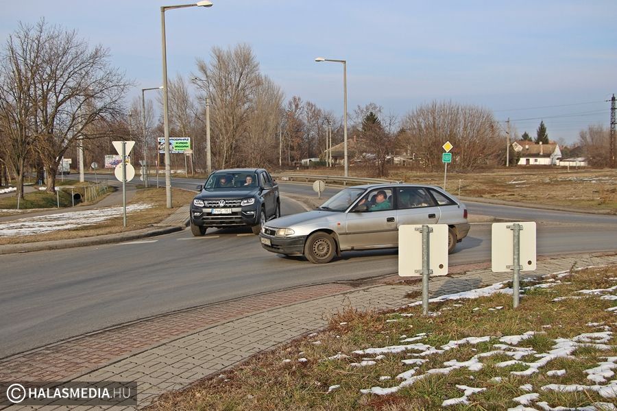 Mire figyeljünk körforgalmaknál?