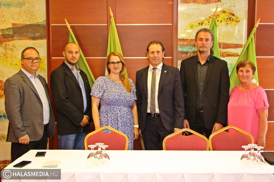 „Az emberek félnek felvállalni a véleményüket”