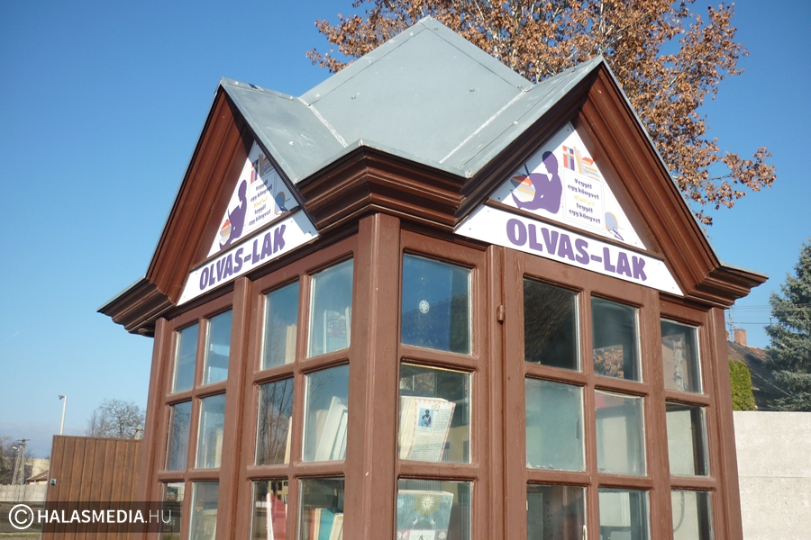 Portásfülkéből mini közkönyvtár