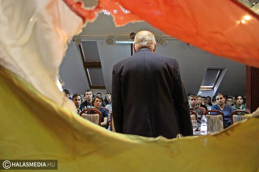 1956-os előadás a Tekóban