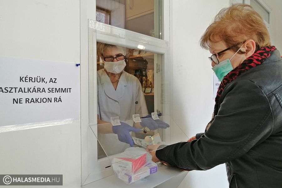 (►) Óvintézkedések a halasi patikákban a vírusveszély idején