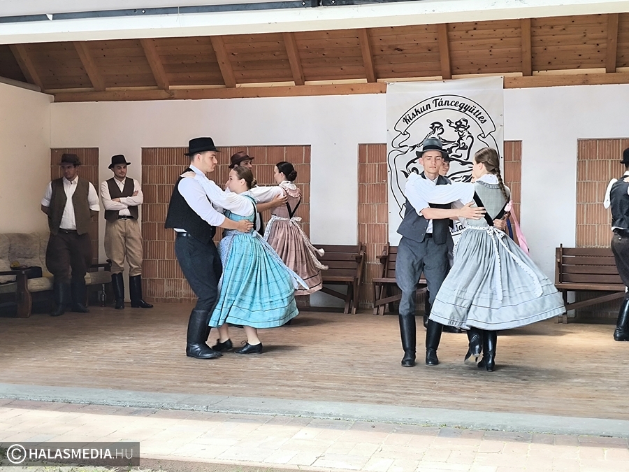 (►) Néptánc a Végh-kúriában