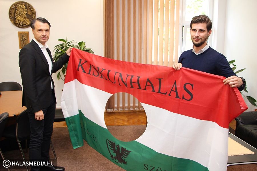 Online ’56-os megemlékezés, tekósok részvételével