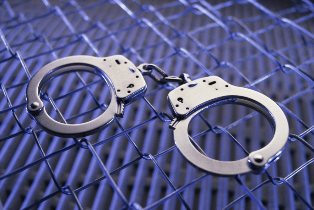 Leütötte a pultost, elvitte a pénzt