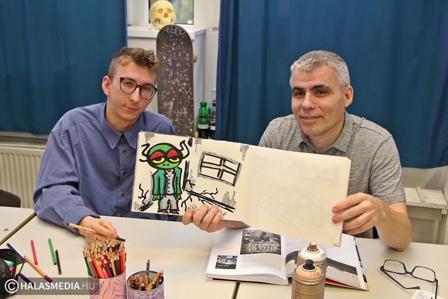 Falra fújja az álmait