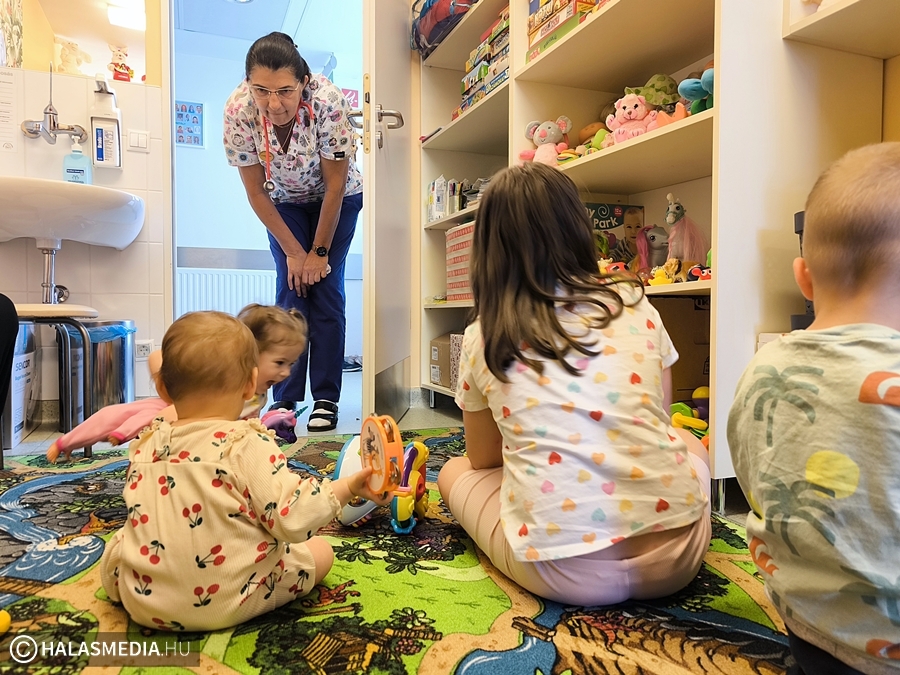 (►) Játszószobával bővült a kiskunhalasi kórház