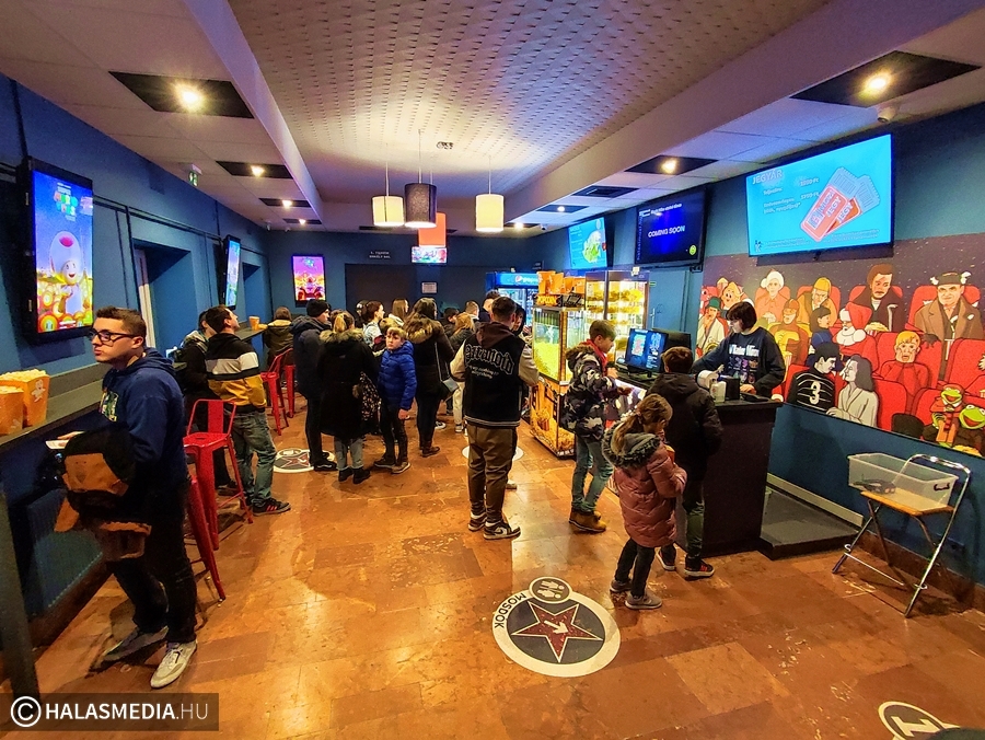 (►) Ilyen lett a felújított halasi mozi