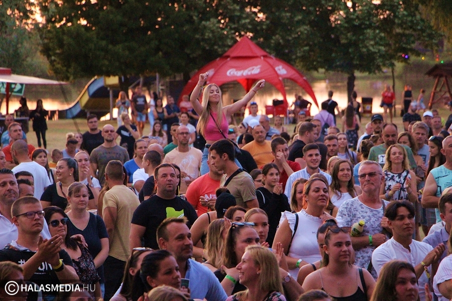 Bulival telt a szombat FehérTone