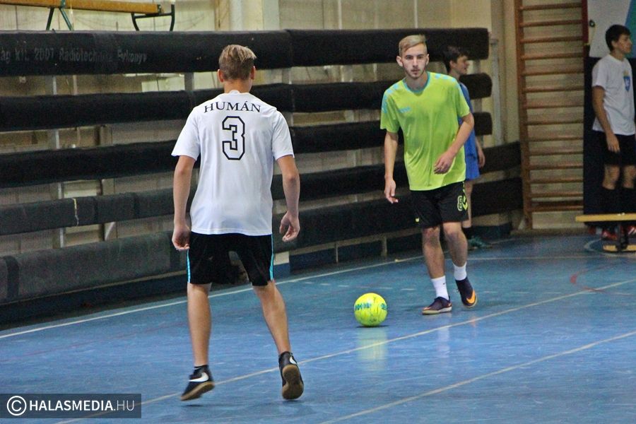 Fiúk, lányok, gólzápor