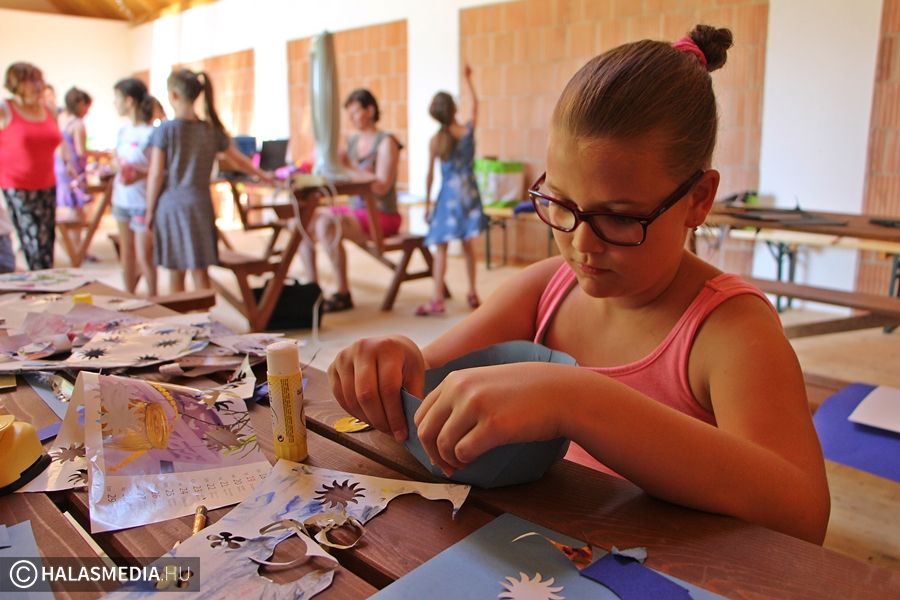 Színeznek, vágnak, robotot programoznak