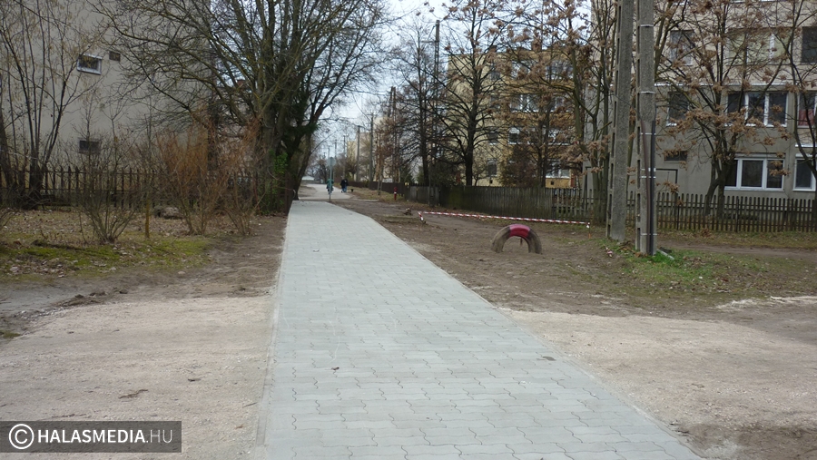 Elkészült a várt járda