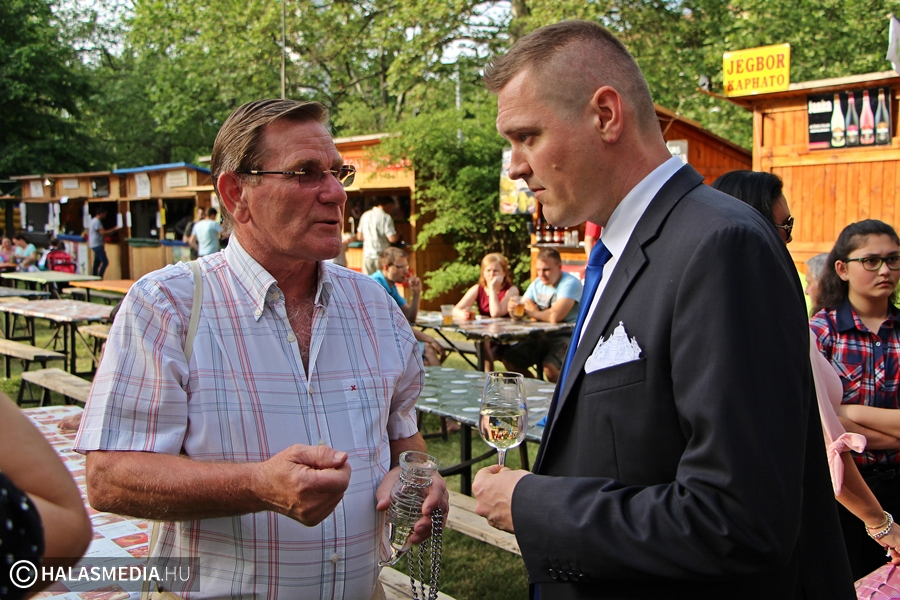 Tizenkettedszer lehet koccintani