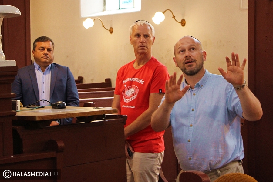 Halason járt Soltész Miklós államtitkár