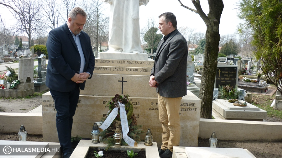 Megkoszorúzták az első kórházigazgató sírját