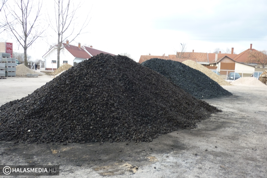 Keresett a szén és a tűzifa