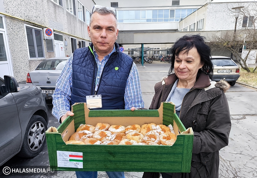 (►) Négyszáz fánkot kaptak a kórházi betegek