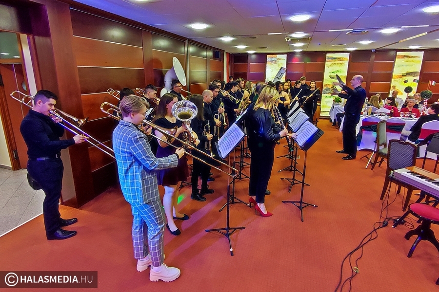 Egy este a zene (hang)jegyében